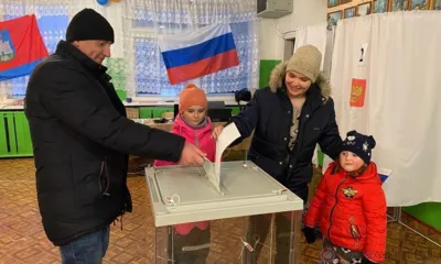 Семья из Авдеевки проголосовала на одном из избирательных участков в Орловской области