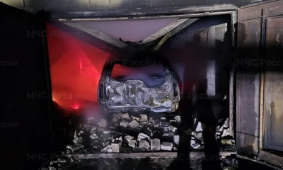 В Ливенском районе огонь уничтожил гараж и два автомобиля