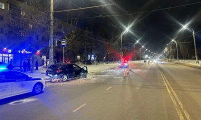 В Орле водитель без прав врезался в столб