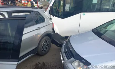 В Орле сегодня столкнулись 4 автомобиля