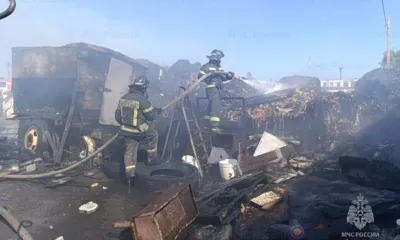 В Орле при пожаре на ул. Молдавской огонь повредил два грузовика и Nissan Qashqai