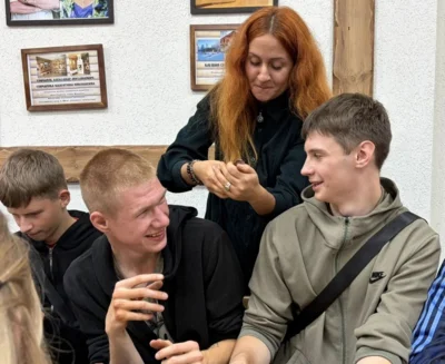 Фото 4. Ливенские студенты изготовили из шерсти мощный символ Орловщины — зубров