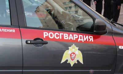 В Орле мужчина ночью разбил окно в магазине