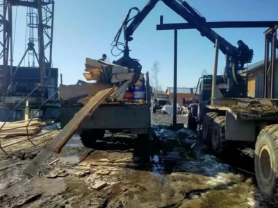 Фото 1. Из Орла для российских военнослужащих отправлена партия пиломатериала