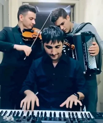 Фото 2. В московском театре «Ромэн» исполняют песни орловца Петра Оглы