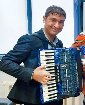 Фото 3. В московском театре «Ромэн» исполняют песни орловца Петра Оглы