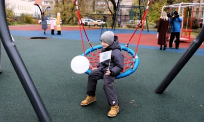На набережной Дубровинского в Орле открыли детскую инклюзивную площадку