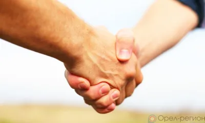 Семья из другого региона поблагодарила орловских полицейских за помощь