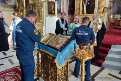 В Орле сотрудники МЧС приняли участие в молебне в честь иконы Божьей Матери «Неопалимая Купина»