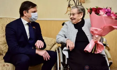 Андрей Клычков поздравил ветерана Марию Нуждину