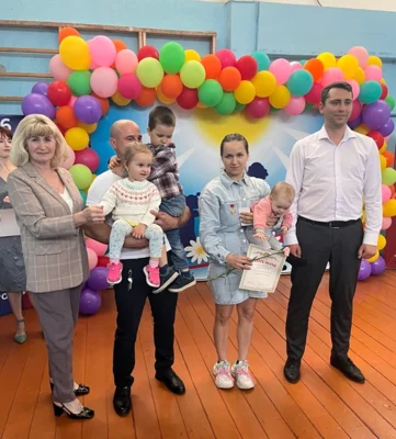 Фото 2. Многодетным родителям Северного района города Орла вручили памятные медали «Многодетная семья»