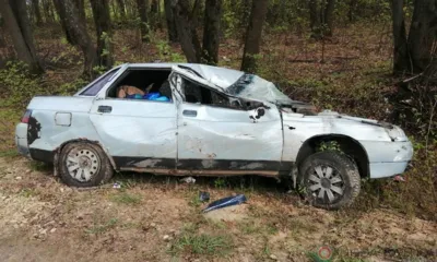 В Орловской области ВАЗ на полной скорости вылетел в кювет