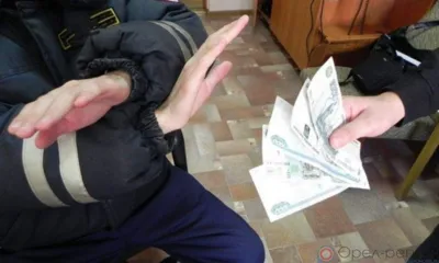 В Ливенском районе мужчина пытался дать взятку полицейским