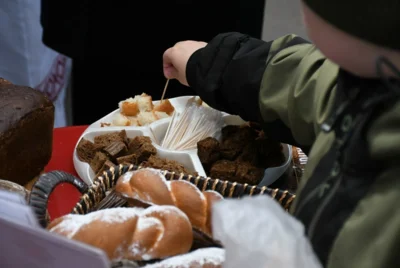 Фото 2. Продолжением первомайских торжеств в Орле стала выставка местной продукции