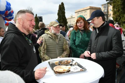 Фото 4. Продолжением первомайских торжеств в Орле стала выставка местной продукции