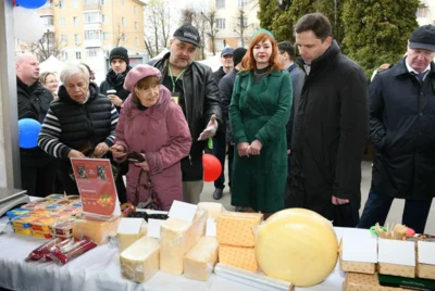 Фото 9. Продолжением первомайских торжеств в Орле стала выставка местной продукции