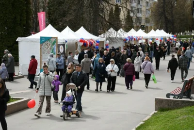 Фото 13. Продолжением первомайских торжеств в Орле стала выставка местной продукции