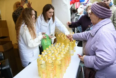Фото 14. Продолжением первомайских торжеств в Орле стала выставка местной продукции
