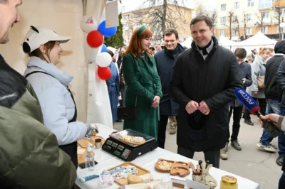 Фото 18. Продолжением первомайских торжеств в Орле стала выставка местной продукции