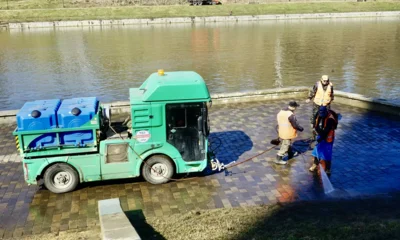 Фото 1. В Орле набережную очищают от следов паводка