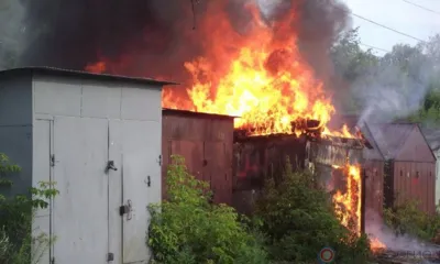 За вечер в Орловской области сгорело 2 гаража с автомобилями