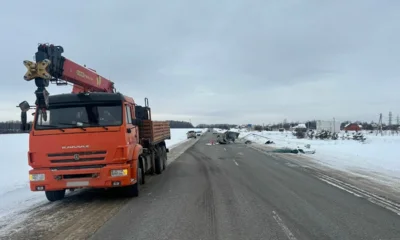 Под Орлом на автомобиль с младенцем упала остановка