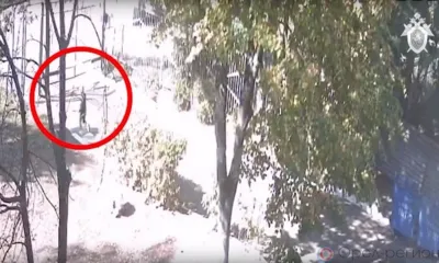 В Орле малыш, оказавшийся на проезжей части, покинул детсад через открытые ворота