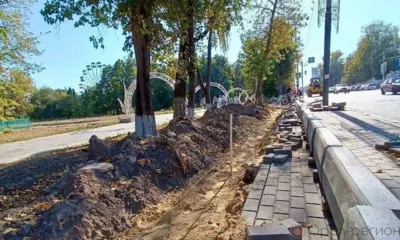 В Орле расширяют тротуар по ул. Максима Горького