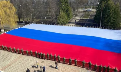 В Орле в честь Дня космонавтики развернули огромный триколор