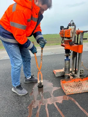 взятие пробы асфальтового покрытия