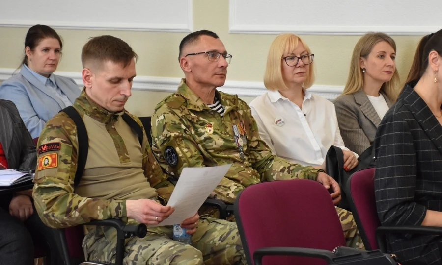 Орловские депутаты рассмотрели вопросы кадрового потенциала и поддержки ветеранов СВО