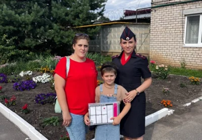 Фото 3. Юным орловцам в преддверии учебного года вручили школьные наборы