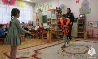В Орле сотрудники МЧС напомнили детям о безопасном поведении зимой