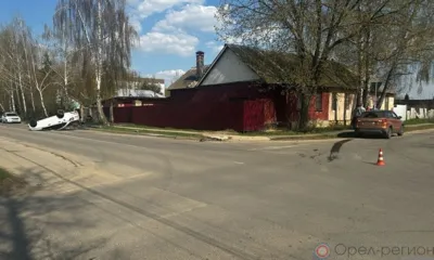 В Мценске Lada перевернулась после столкновения с Suzuki