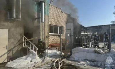 В Орле пожарные вынесли из горящего склада 17 кислородных баллонов