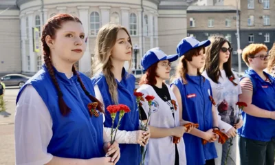 Орловцы возложили цветы к стеле «Город воинской славы»