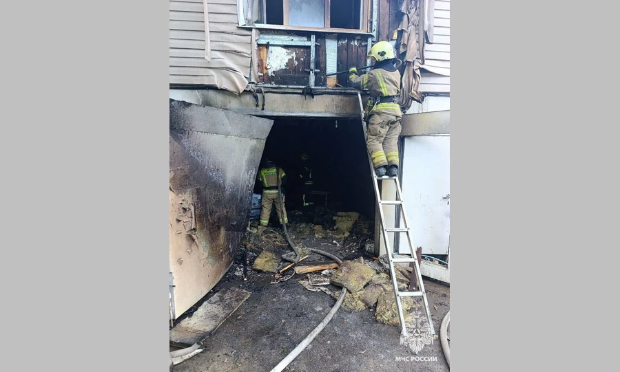 В Орле мужчина пытался потушить пламя в гараже и получил ожоги