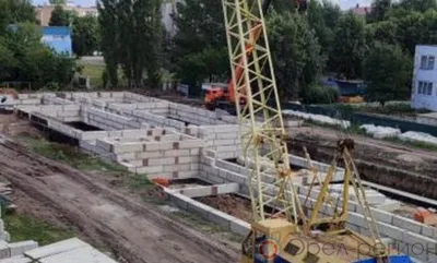 В Ливнах продолжается строительство корпуса школы и детской поликлиники