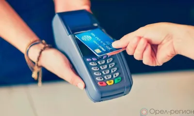 В Ливнах мужчина два месяца оплачивал свои покупки чужой кредиткой