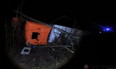 На орловской трассе фура вылетела в кювет и перевернулась