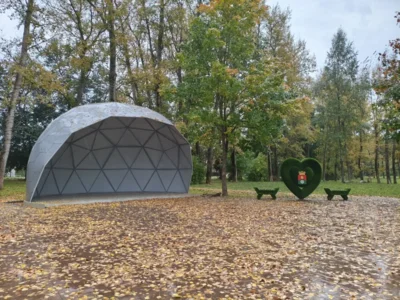 Фото 3. Сцена в парке культуры и отдыха поселка Верховье готова к работе