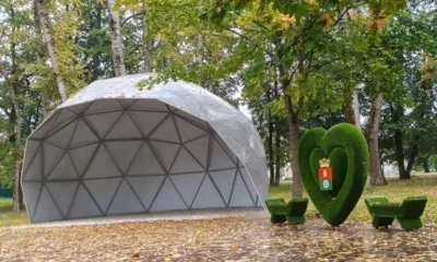 Сцена в парке культуры и отдыха поселка Верховье готова к работе