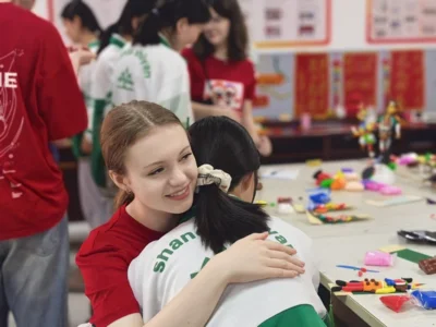 Фото 2. Китайский город Хэцзэ встретил орловских педагогов и школьников