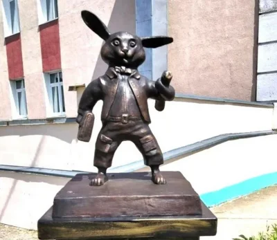 Фото 1. Жителей посёлка Покровское радуют «Артистка Лиса» и «Кот-путешественник»