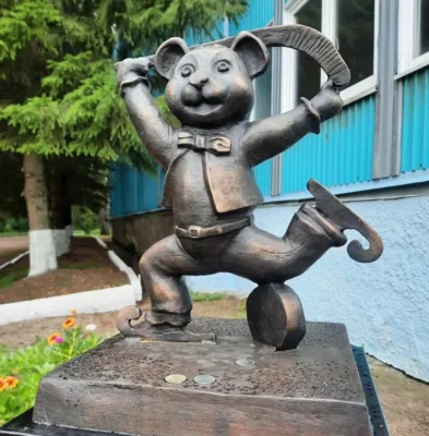 Фото 2. Жителей посёлка Покровское радуют «Артистка Лиса» и «Кот-путешественник»