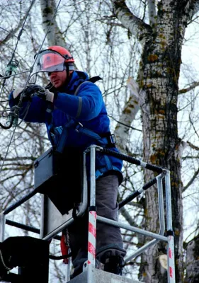 Орловские энергетики помогают восстанавливать энергосистему Тверской области после непогоды