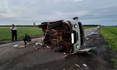 В Орловской области на дороге перевернулся УАЗ