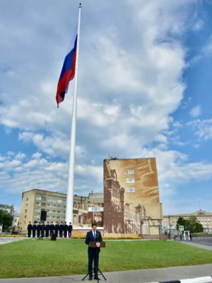 Фото 7. В сквере Орловских литераторов торжественно подняли Государственный флаг РФ