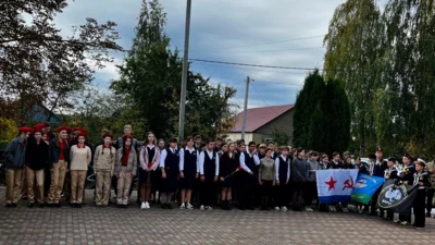 Фото 4. Змиевские школьники почтили память погибшего на СВО молодого земляка