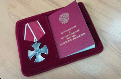 Фото 2. Участнику СВО из Ливен вручили орден Мужества